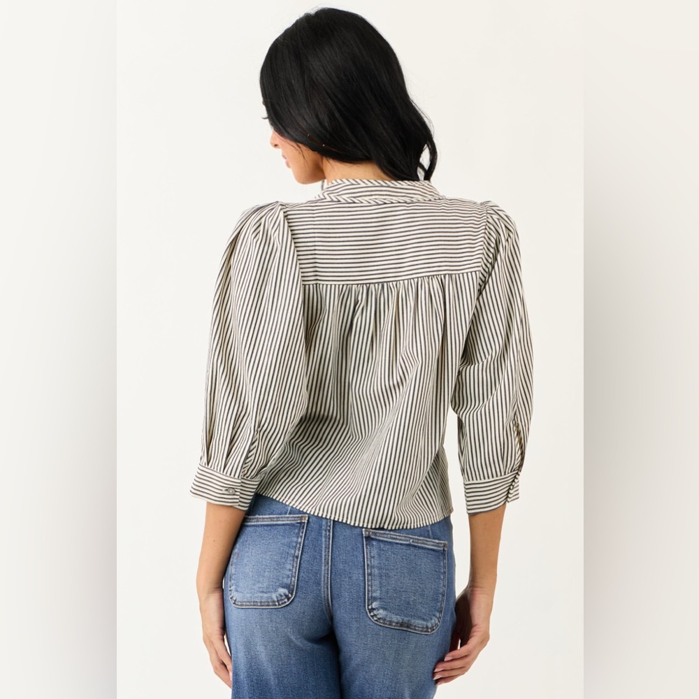 Entro Off White Railroad Stripe V Neck Half Sleeve Top - Picture 6 of 10